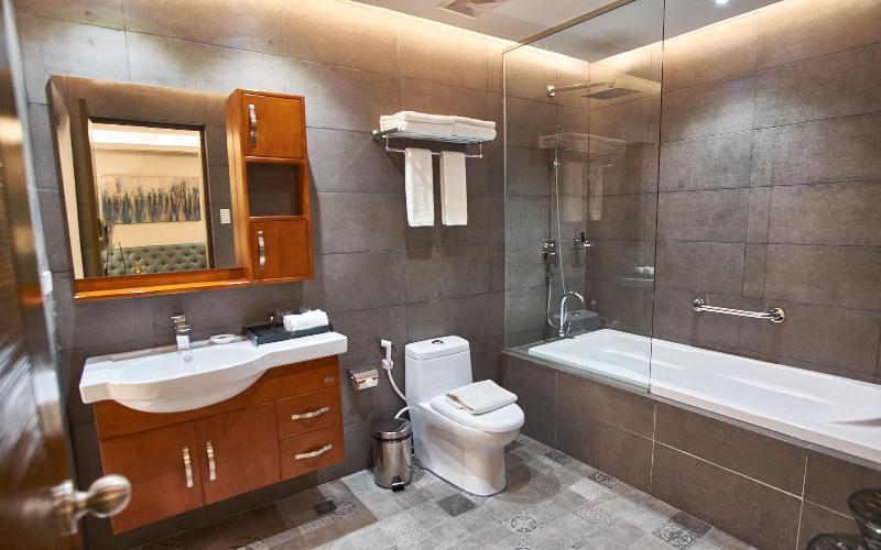 J7 Hotel Iloilo image