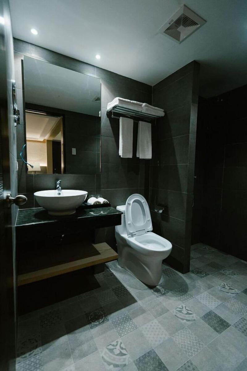 J7 Hotel Iloilo image