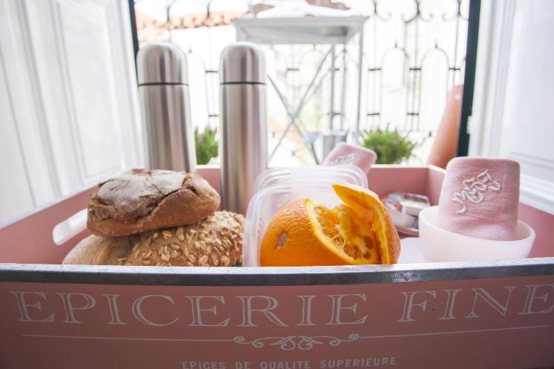 Lisbon Inn Bica Suites image