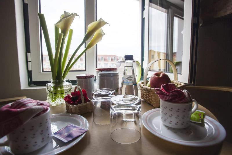 Lisbon Inn Bica Suites image