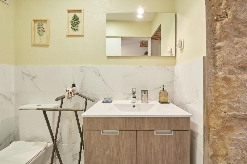 Lisbon Inn Bica Suites image
