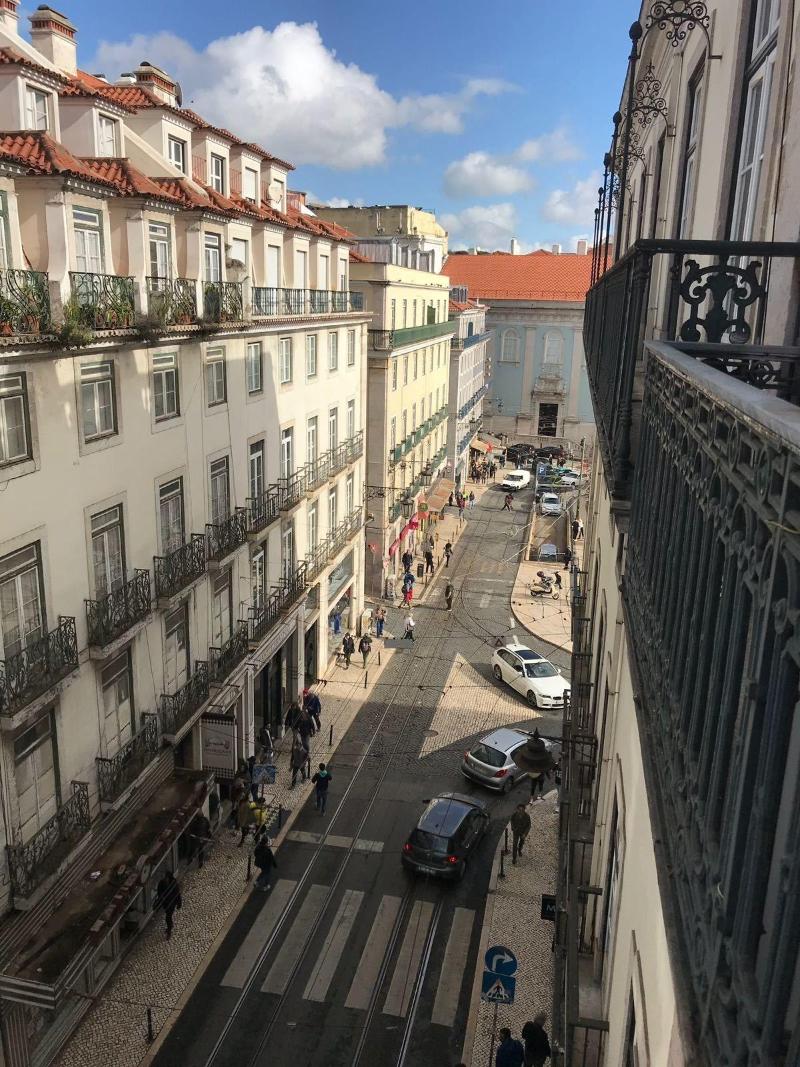 Happy @ Chiado image