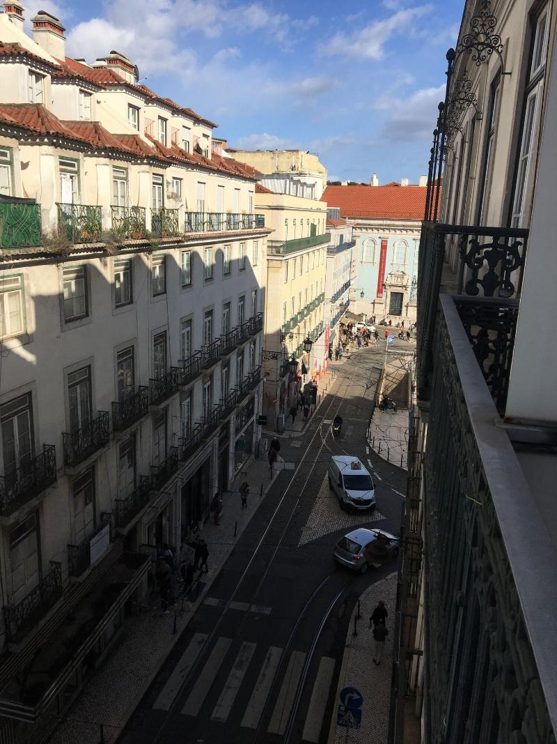 Happy @ Chiado image