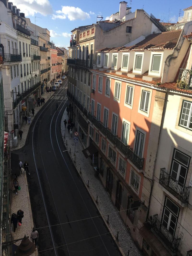 Happy @ Chiado image