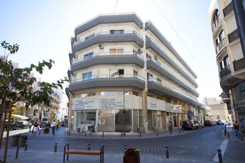 Les Palmiers Petrou Apartments image