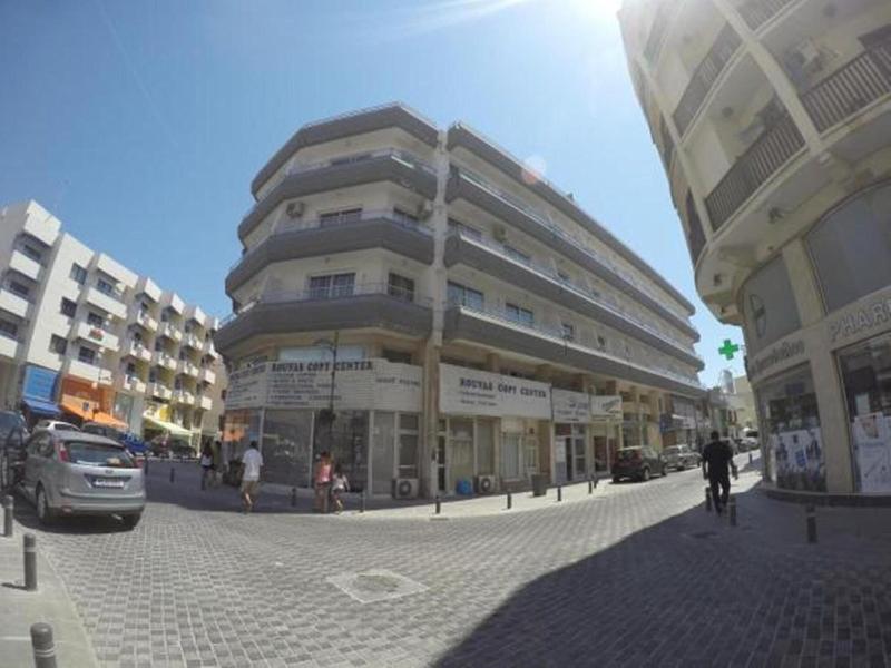 Les Palmiers Petrou Apartments image