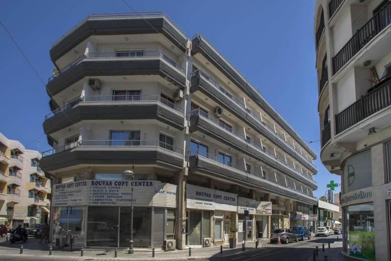 Les Palmiers Petrou Apartments image