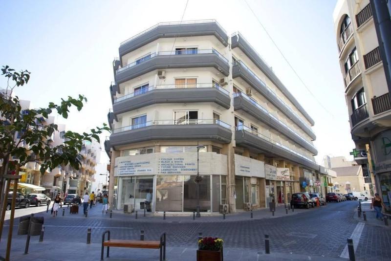 Les Palmiers Petrou Apartments image
