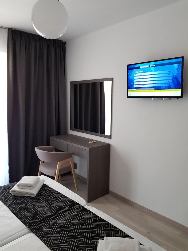 Les Palmiers Petrou Apartments image