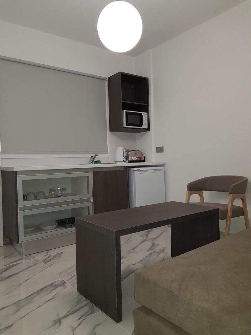 Les Palmiers Petrou Apartments image
