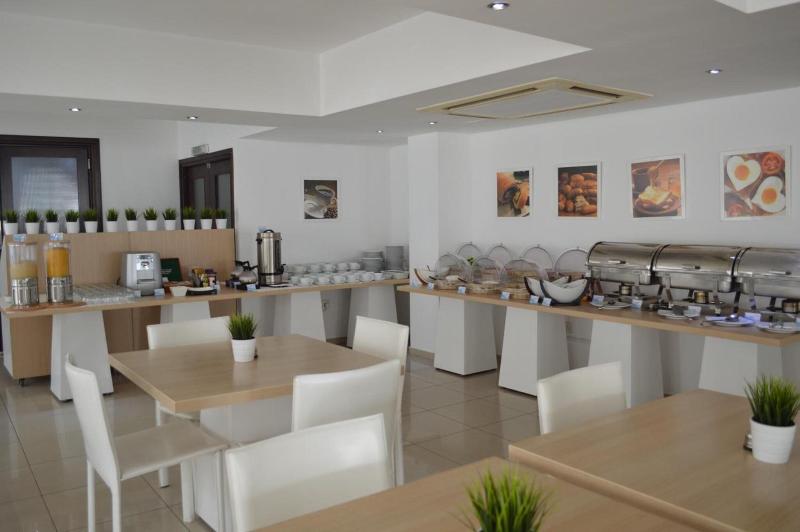 Les Palmiers Petrou Apartments image