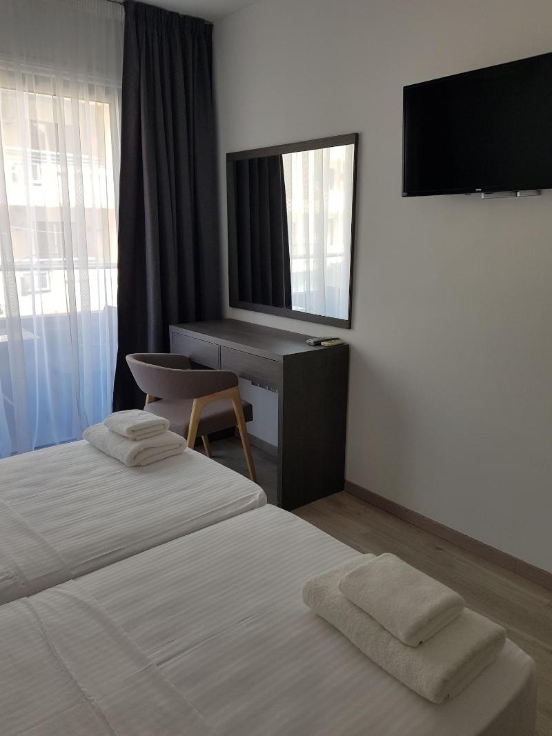 Les Palmiers Petrou Apartments image