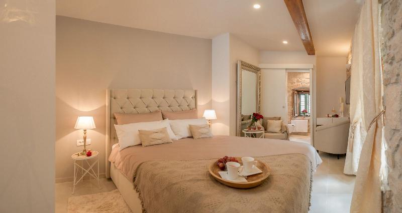 Jupiter Lux Rooms image
