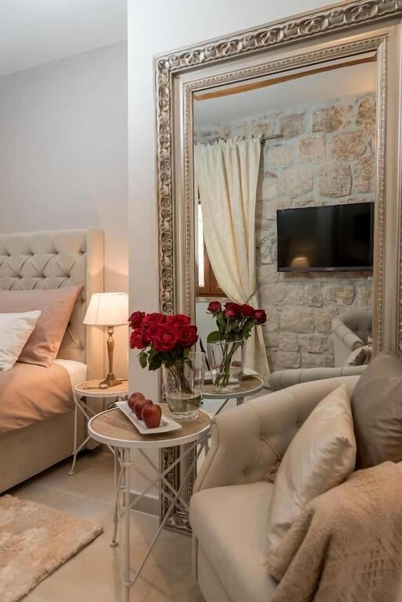 Jupiter Lux Rooms image