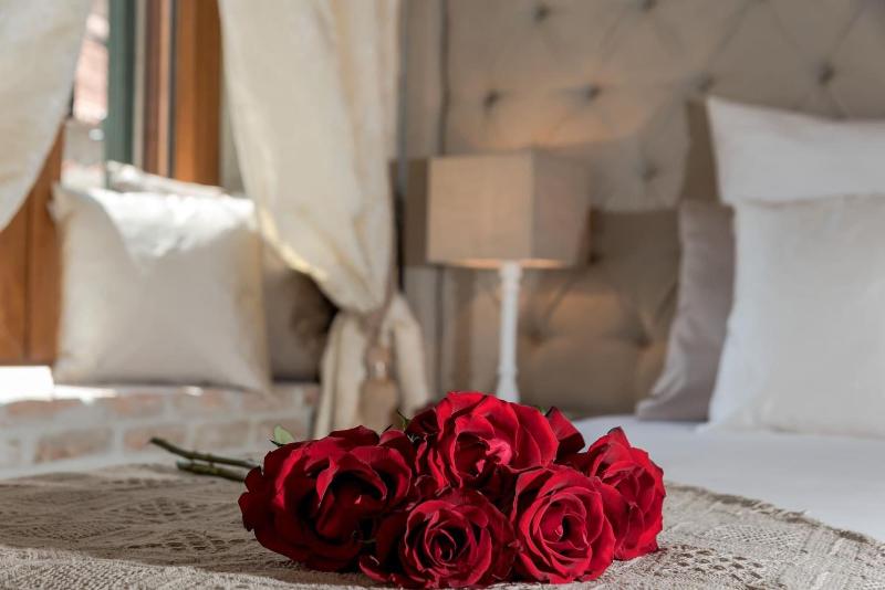 Jupiter Lux Rooms image