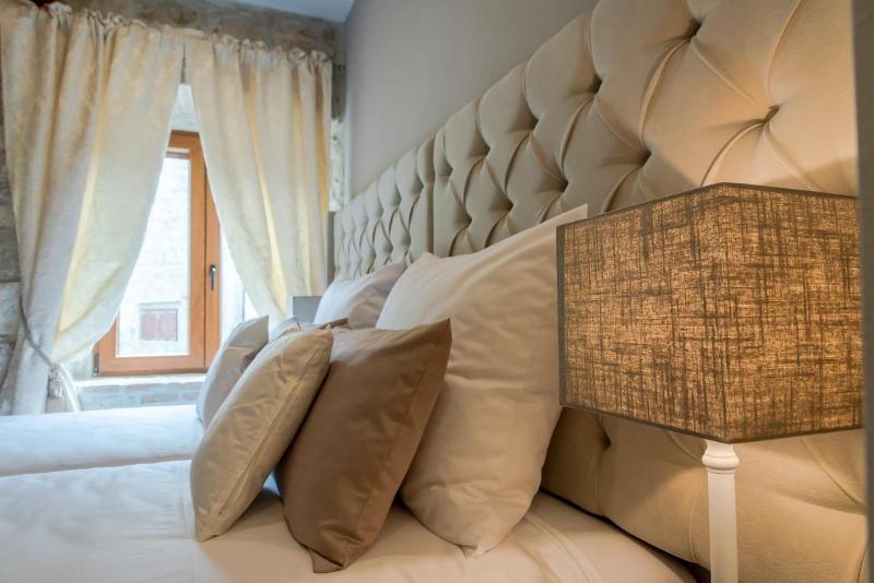 Jupiter Lux Rooms image