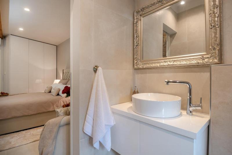 Jupiter Lux Rooms image