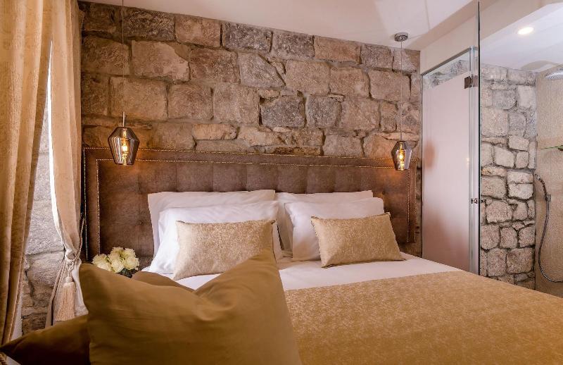 Jupiter Lux Rooms image