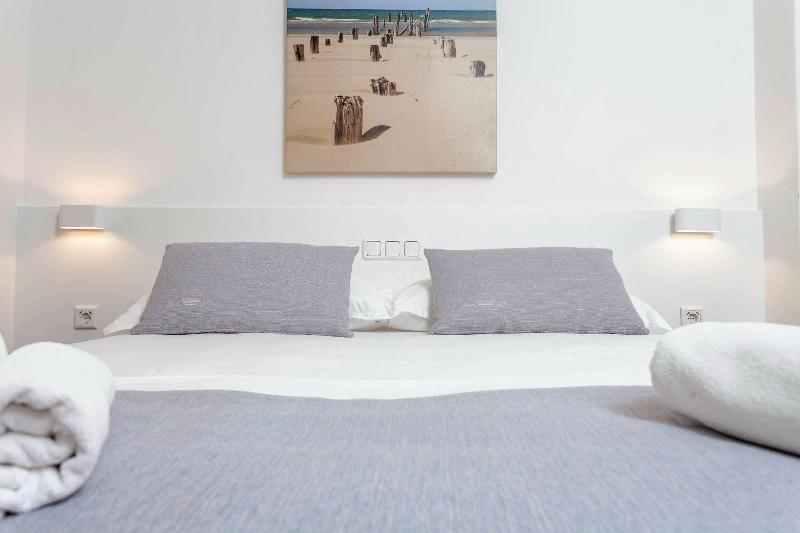 Sunset Split Rooms image