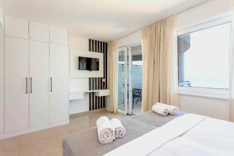 Sunset Split Rooms image