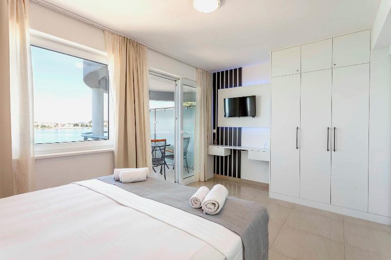 Sunset Split Rooms image