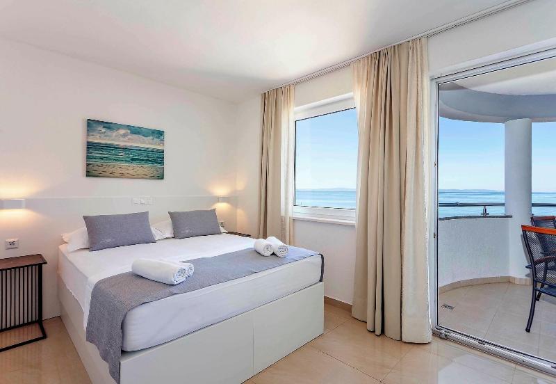 Sunset Split Rooms image