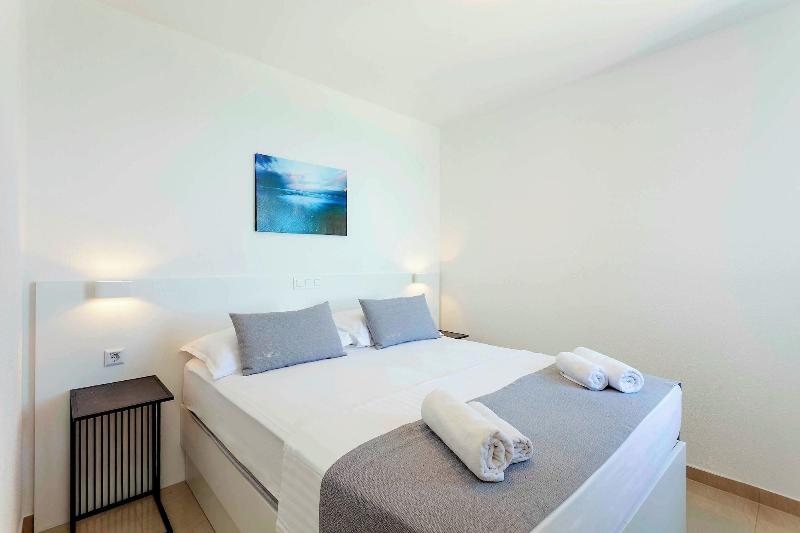 Sunset Split Rooms image