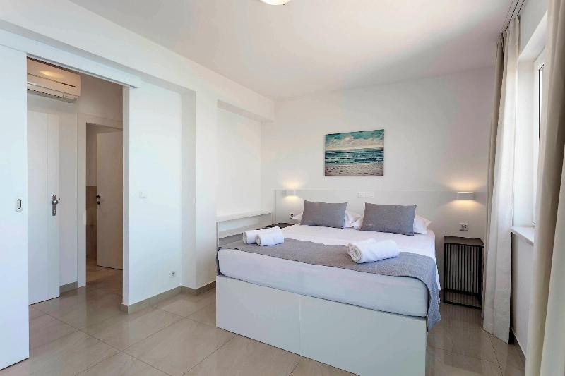 Sunset Split Rooms image