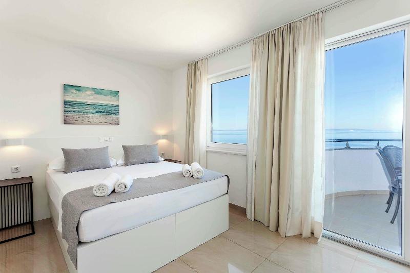 Sunset Split Rooms image