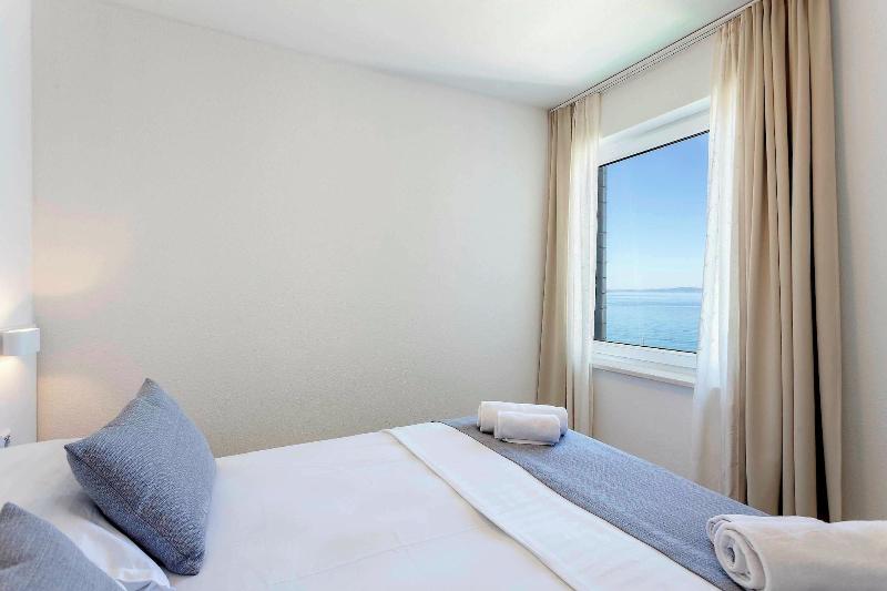 Sunset Split Rooms image