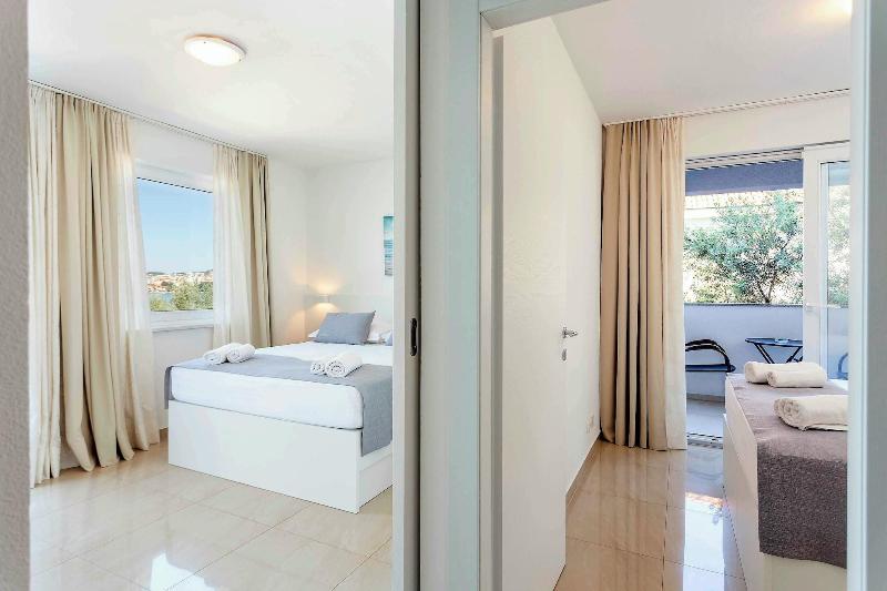 Sunset Split Rooms image
