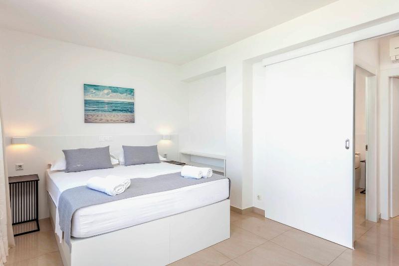 Sunset Split Rooms image