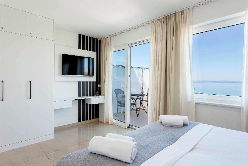 Sunset Split Rooms image