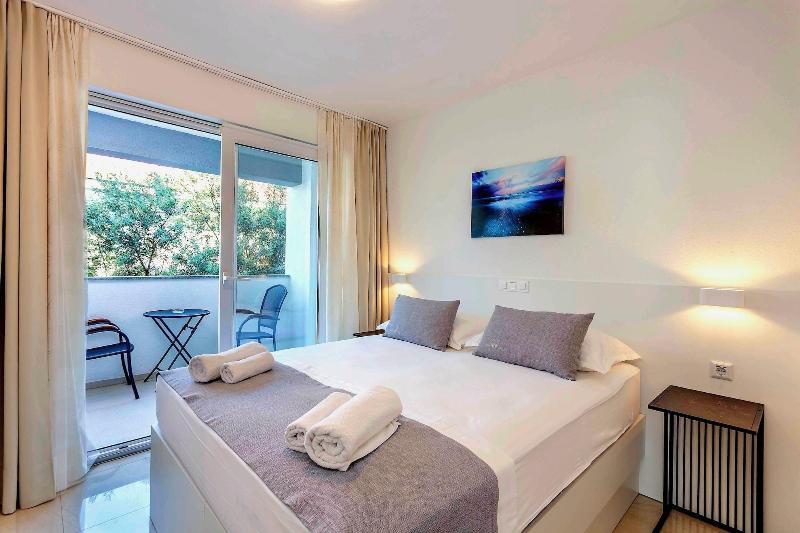 Sunset Split Rooms image