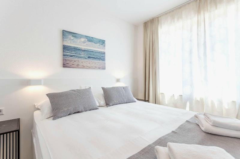 Sunset Split Rooms image
