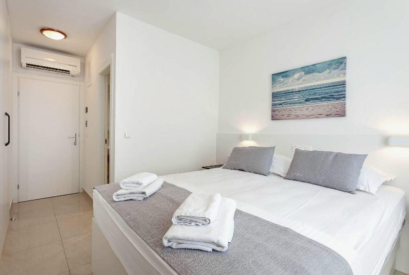 Sunset Split Rooms image