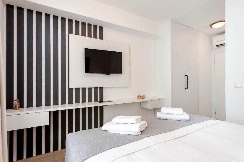 Sunset Split Rooms image