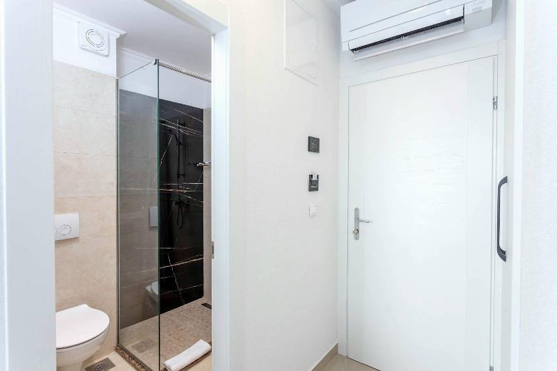 Sunset Split Rooms image