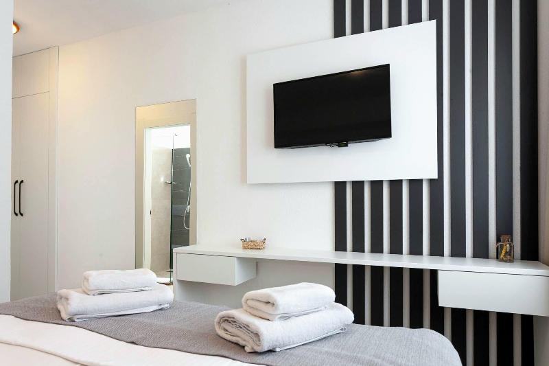 Sunset Split Rooms image