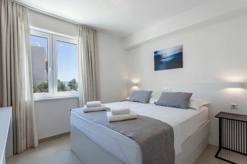 Sunset Split Rooms image