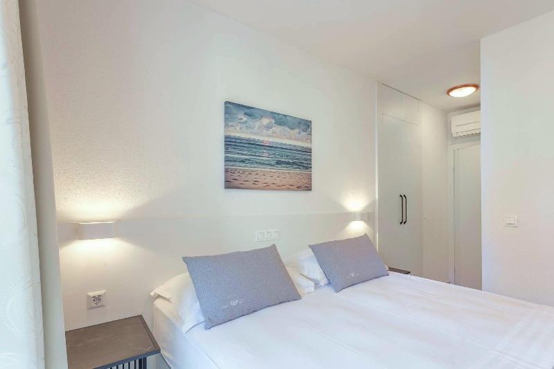 Sunset Split Rooms image