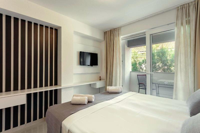 Sunset Split Rooms image