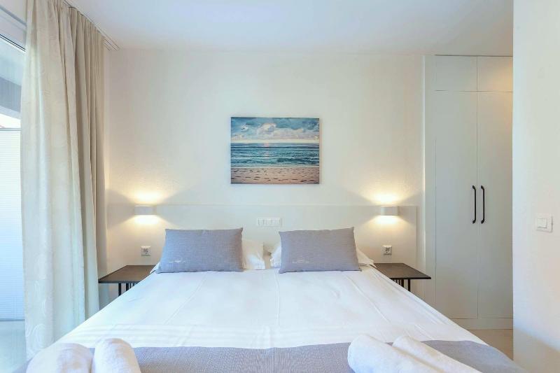 Sunset Split Rooms image