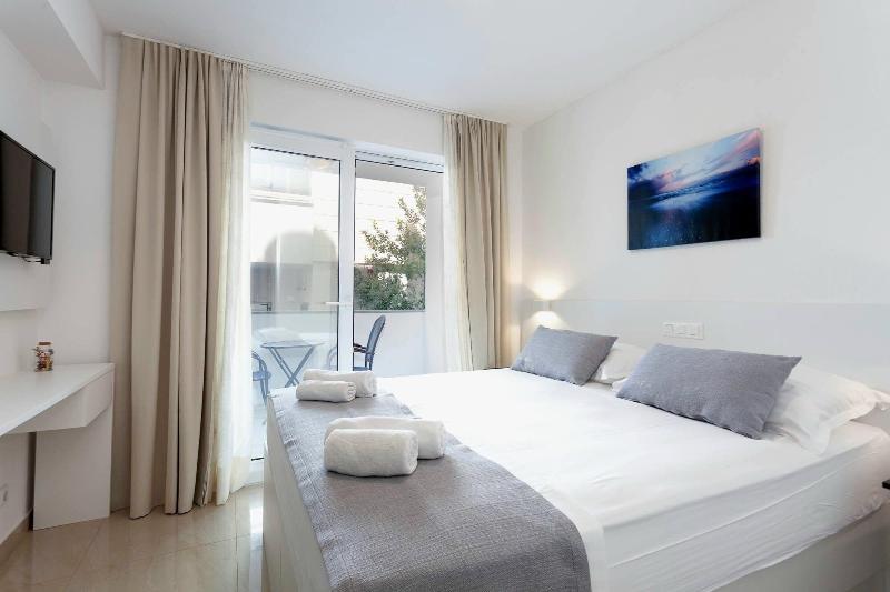 Sunset Split Rooms image