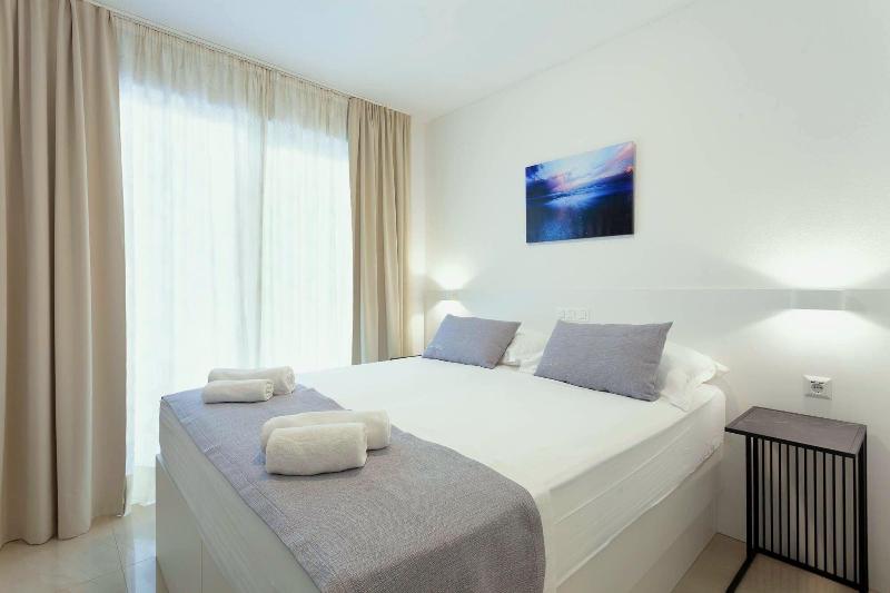 Sunset Split Rooms image