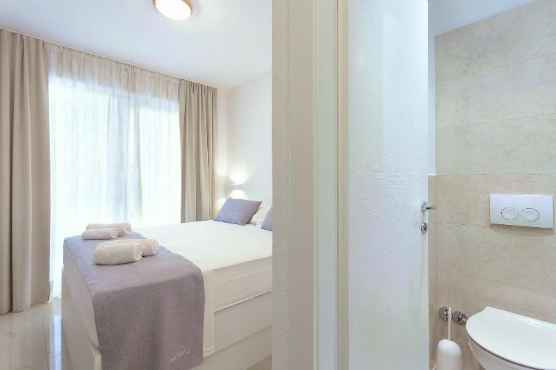 Sunset Split Rooms image
