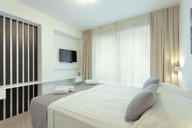 Sunset Split Rooms image