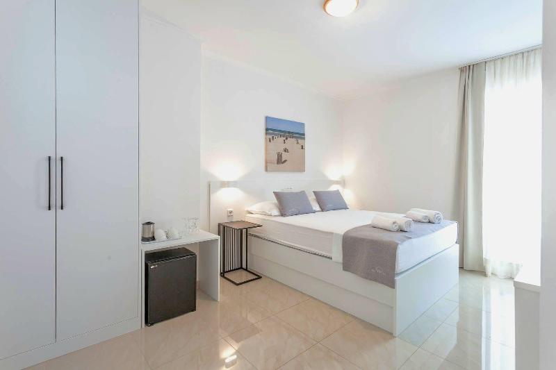 Sunset Split Rooms image
