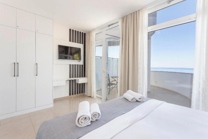 Sunset Split Rooms image