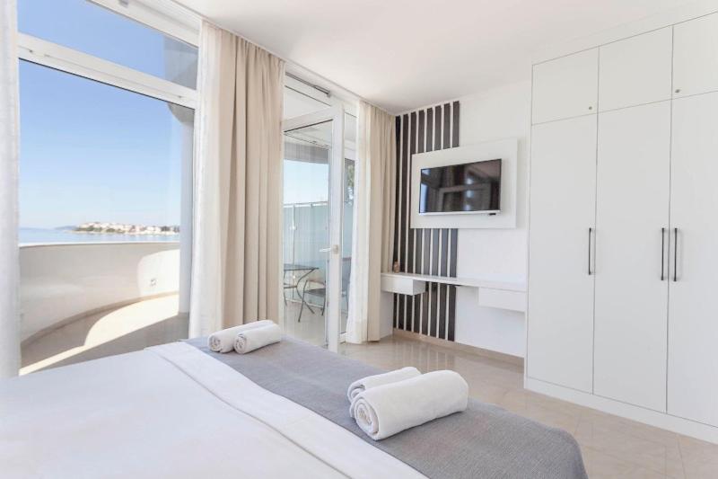 Sunset Split Rooms image